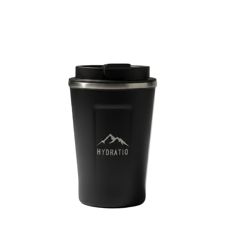 Hydratio Eluna Mug Onyx in hand - compacte reismok voor dagelijks gebruik