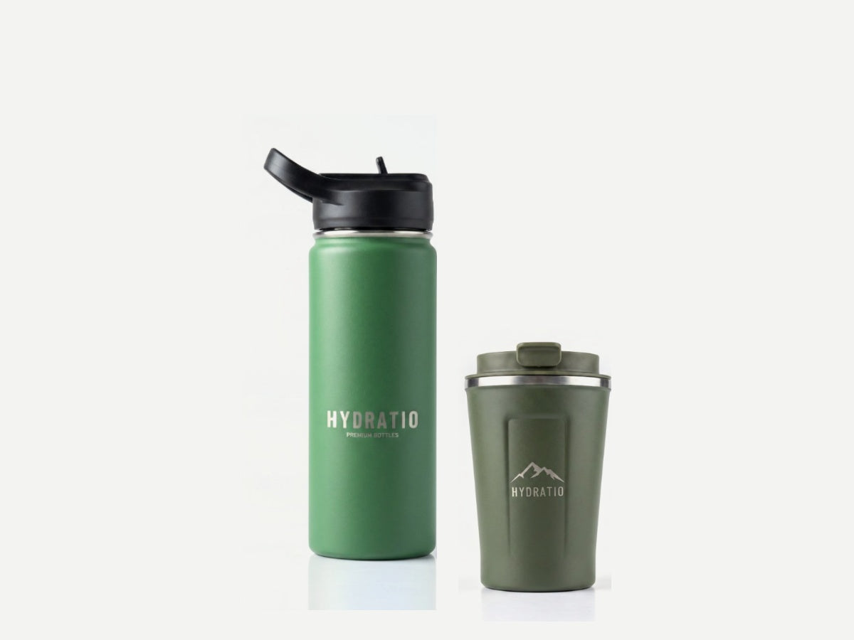 Boswandeling Duo: Hydratio Essence thermosfles 0,5L in Emerald Green naast Eluna thermosmok 350ml in Sage Green